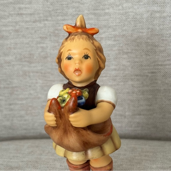 Valentine Loving Wishes - Goebel M. I. Hummel Special Edition Figurine TMK8 - Picture 2 of 9